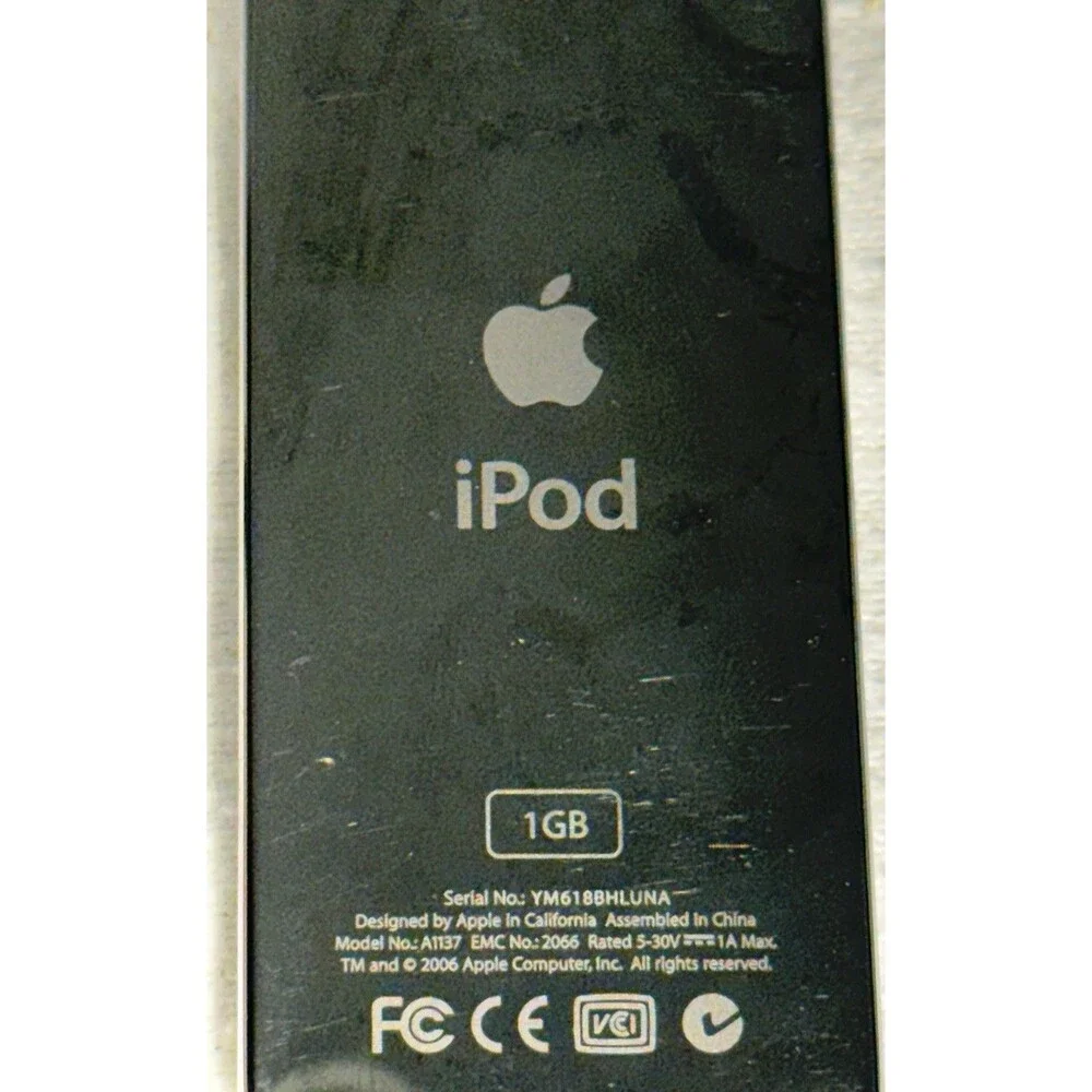 Apple iPod Nano 1st Gen 1GB White Click Wheel MP3 Player A1137 (2006)